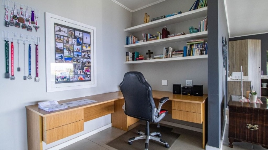 3 Bedroom Property for Sale in Whale Rock Heights Western Cape